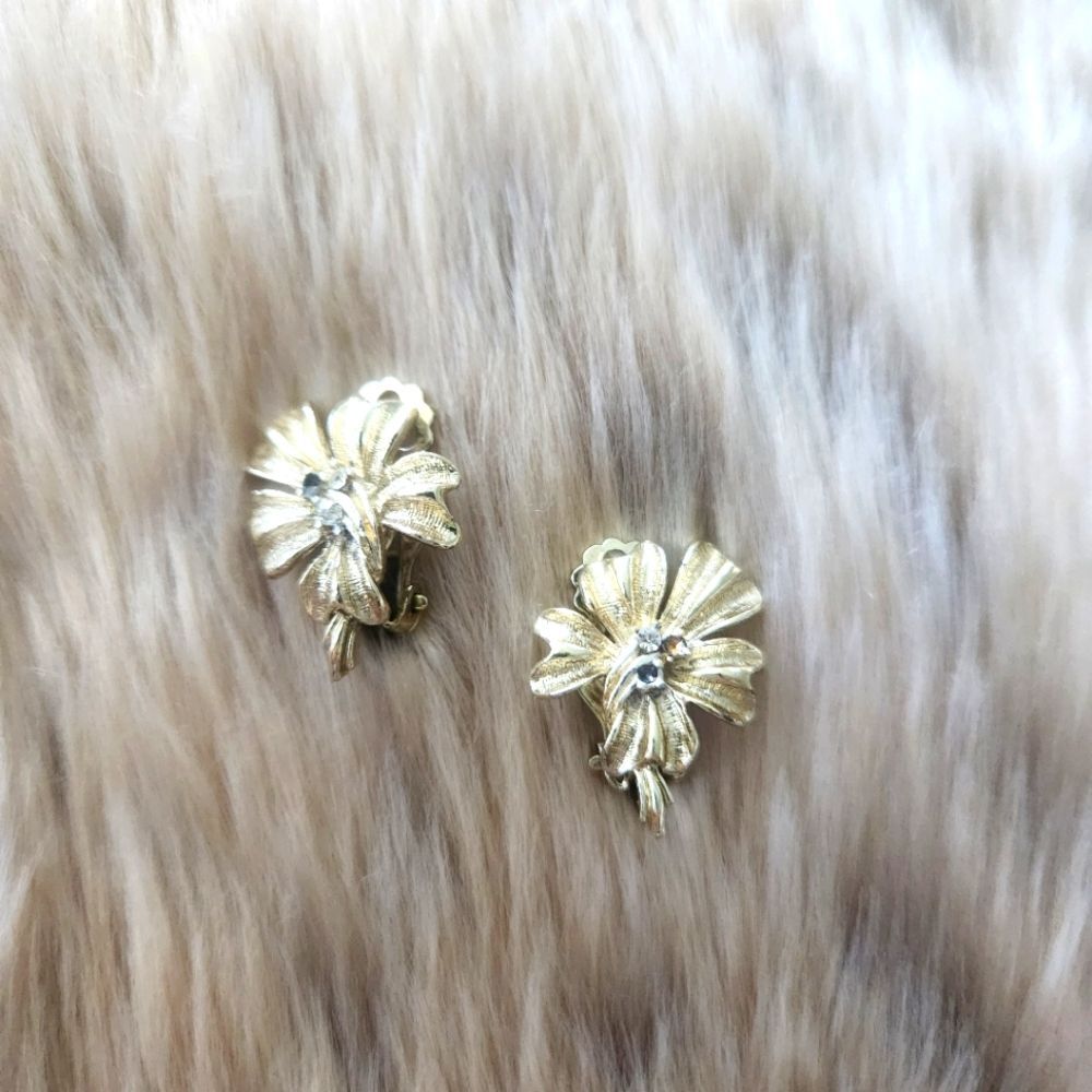 Vintage Gold Tropical Clip-on Earrings with Rhinestones